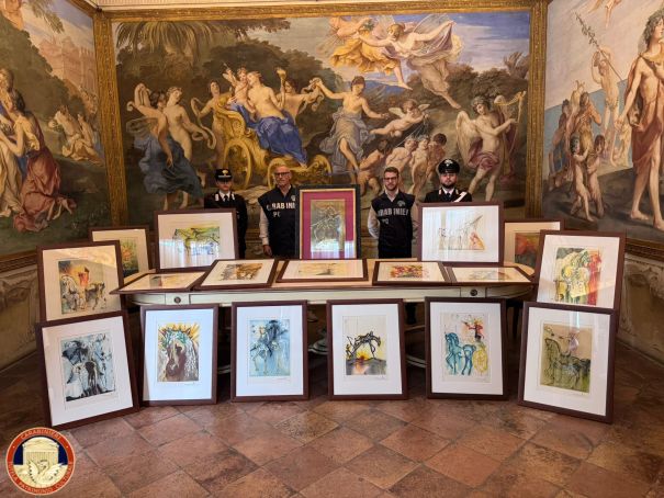 Photos with Italian Carabinieri del Nucleo TPC di Roma police with fake Salvador Dali prints